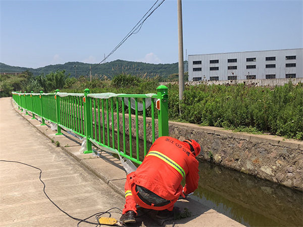 河道護欄